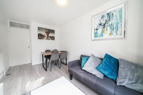 1 bedroom flat for sale, Brabourne Close, London, SE19