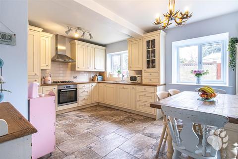 3 bedroom link detached house for sale, Camomile Drive, Wickford SS11