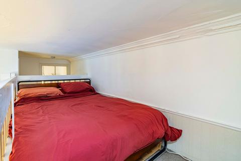 Studio for sale, Lenton Road, The Park, NG7
