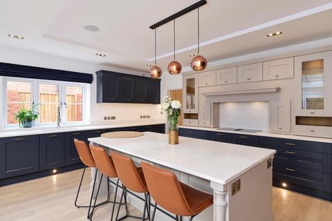 4 bedroom detached house for sale, Filton Road, Hambrook, Bristol, BS16