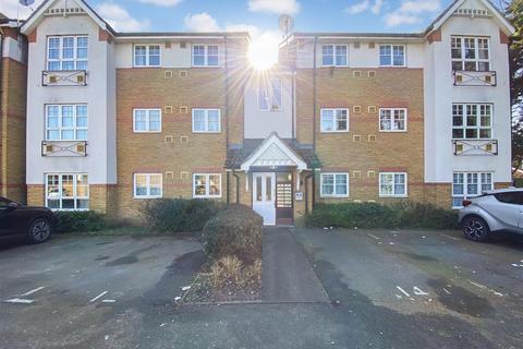 8 Newcombe Gardens, Hounslow, TW4 5DN