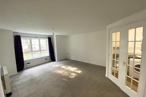 8 Newcombe Gardens, Hounslow, TW4 5DN