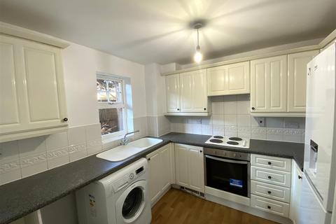 8 Newcombe Gardens, Hounslow, TW4 5DN