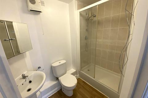 8 Newcombe Gardens, Hounslow, TW4 5DN