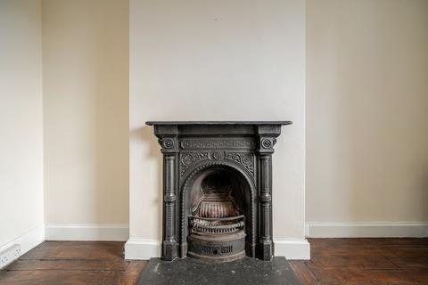 112 Cainscross Road, Stroud, GL5 4HN