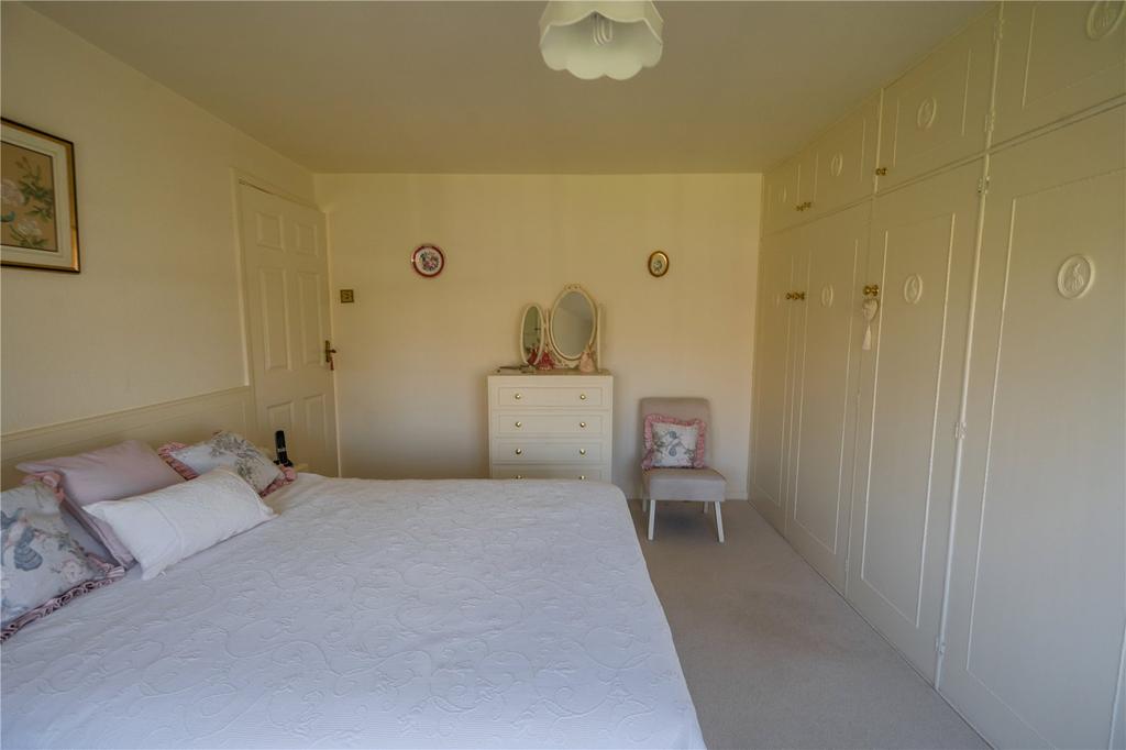 Bedroom 1 (2)