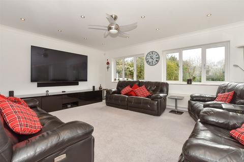 4 bedroom semi-detached house for sale, Oak Lodge Avenue, Chigwell, Essex