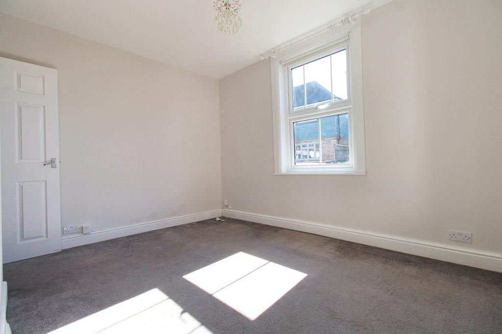Dining Room / Bed 3