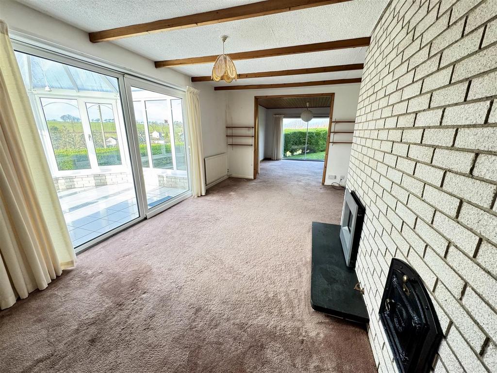 Large living/dining area