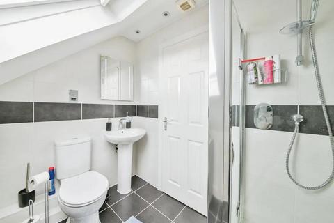 8 Tiverton Way, London, NW7 1GE