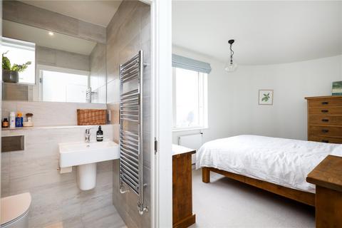 17, Relph Court Kenneth Way, Ealing, London, W5 2TS