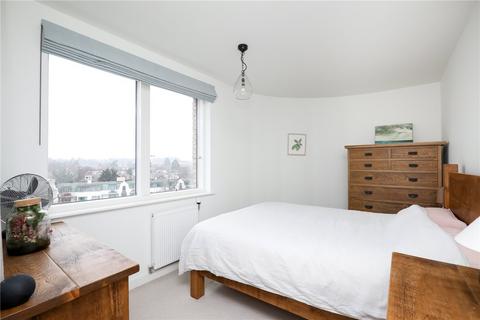 17, Relph Court Kenneth Way, Ealing, London, W5 2TS