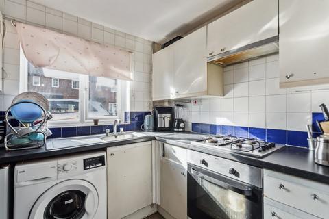 151 Langtons Meadow, Farnham Common, Slough, SL2 3NT