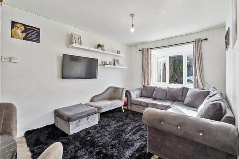 151 Langtons Meadow, Farnham Common, Slough, SL2 3NT