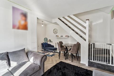 151 Langtons Meadow, Farnham Common, Slough, SL2 3NT