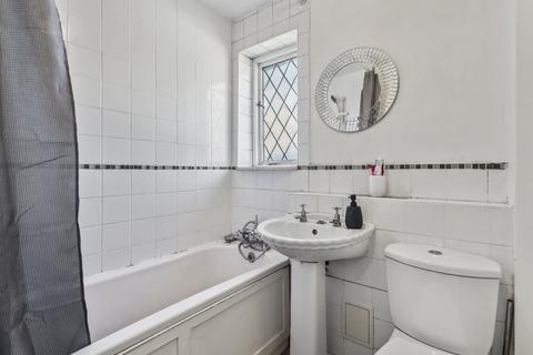 151 Langtons Meadow, Farnham Common, Slough, SL2 3NT