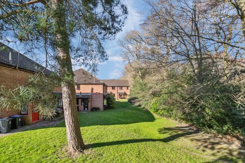 151 Langtons Meadow, Farnham Common, Slough, SL2 3NT