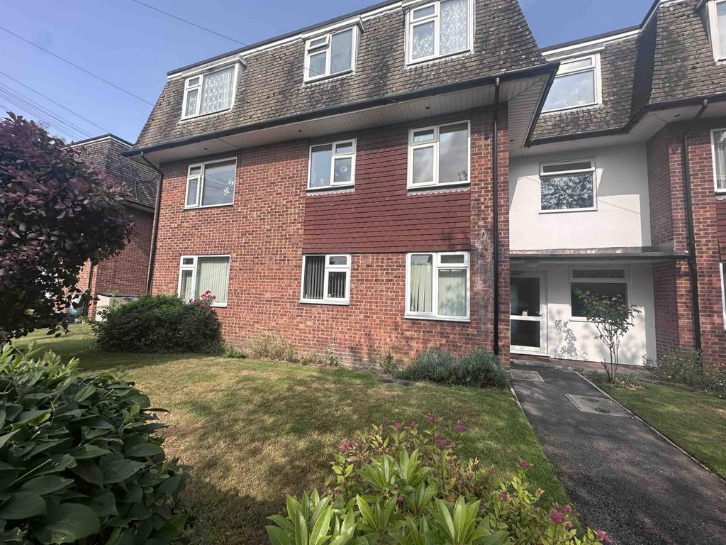 2 Bedroom Ground Floor Flat for rent