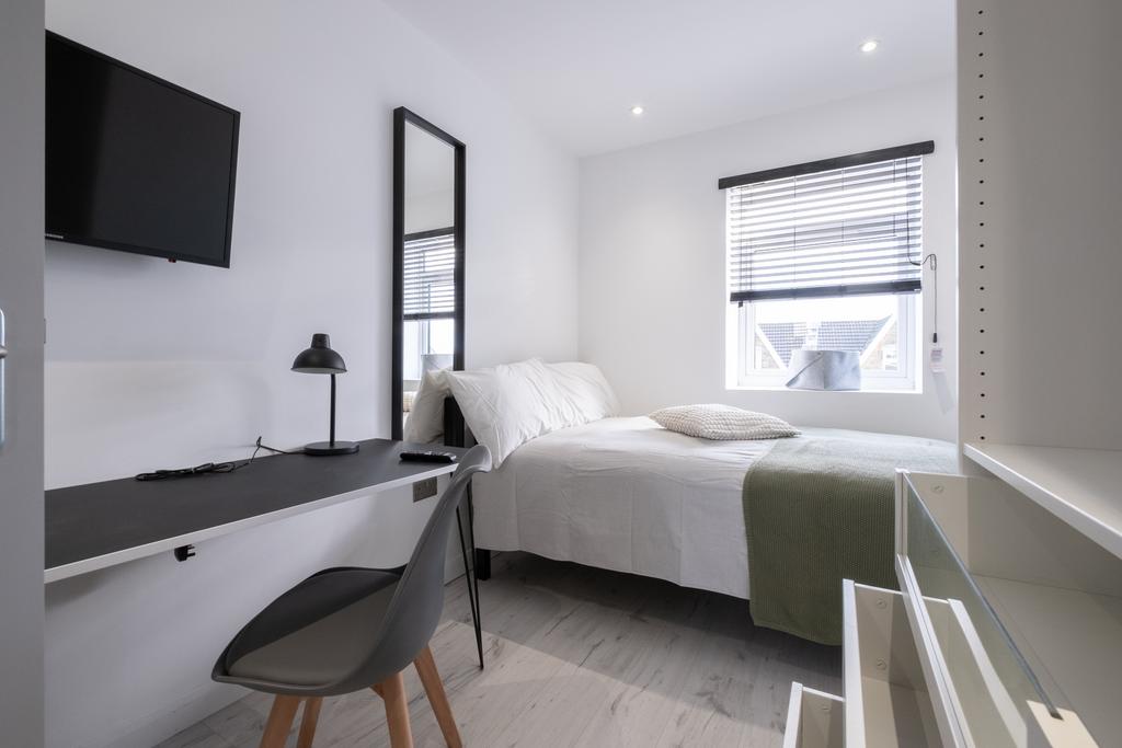 HR-Bedroom-02-002