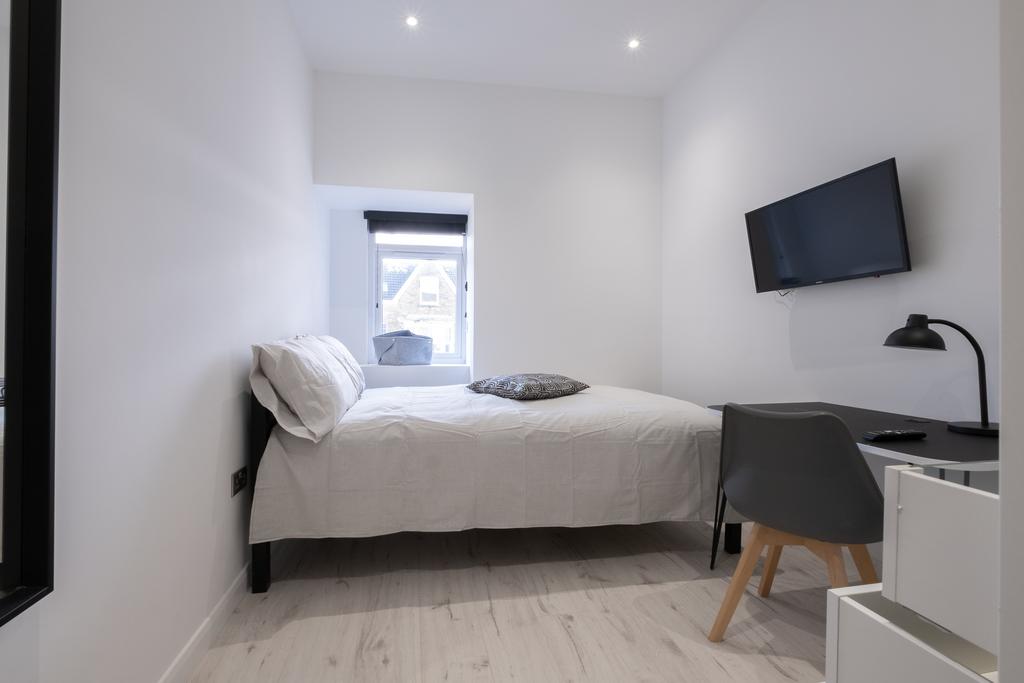 HR-Bedroom-04-001