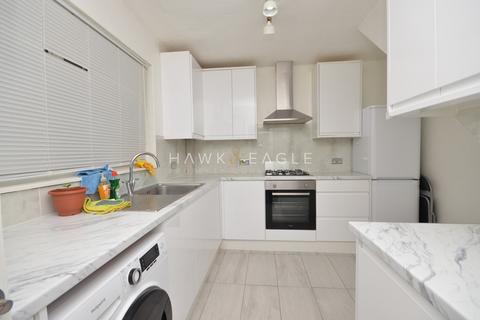 3 bedroom maisonette to rent, Margaret Bondfield Avenue, Barking, Essex. IG11