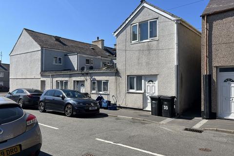 4 bedroom terraced house for sale, London Road, Holyhead, LL65