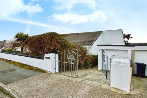 3 bedroom semi-detached bungalow for sale, Newlands Park Estate, Valley, LL65