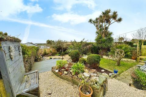 3 bedroom semi-detached bungalow for sale, Newlands Park Estate, Valley, LL65