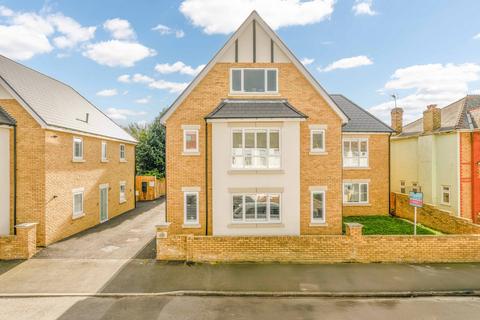 Annett Road, Walton-on-Thames, KT12