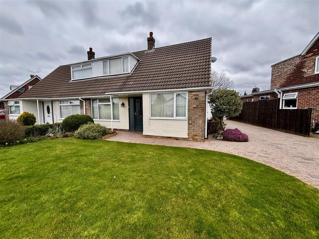 Springmead Drive, Garforth, Leeds 3 bed semi-detached bungalow - £325,000