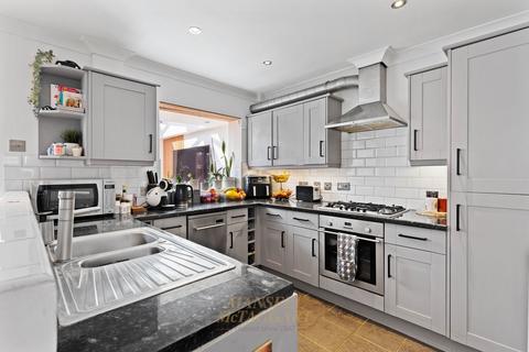 4 bedroom semi-detached house for sale, Pinetrees Close, Crawley RH10