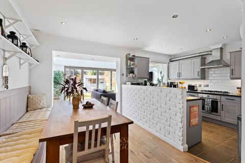 4 bedroom semi-detached house for sale, Pinetrees Close, Crawley RH10