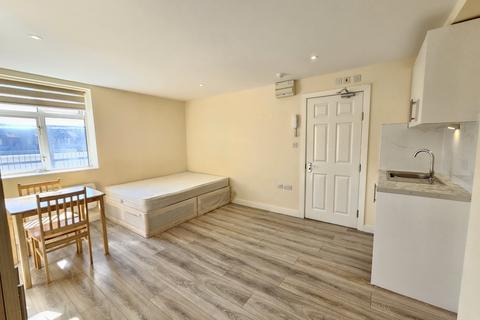 1 bedroom bedsit to rent, Watford Way, London NW7