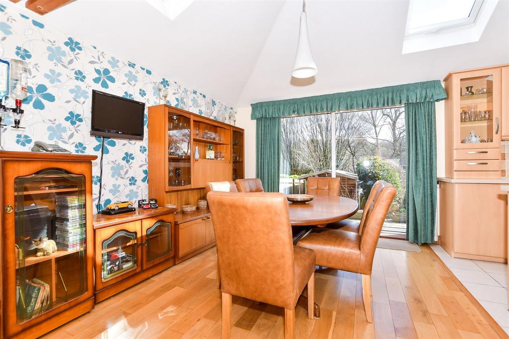 Kitchen/Breakfast Area