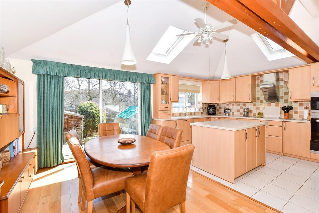 Kitchen/Breakfast Area