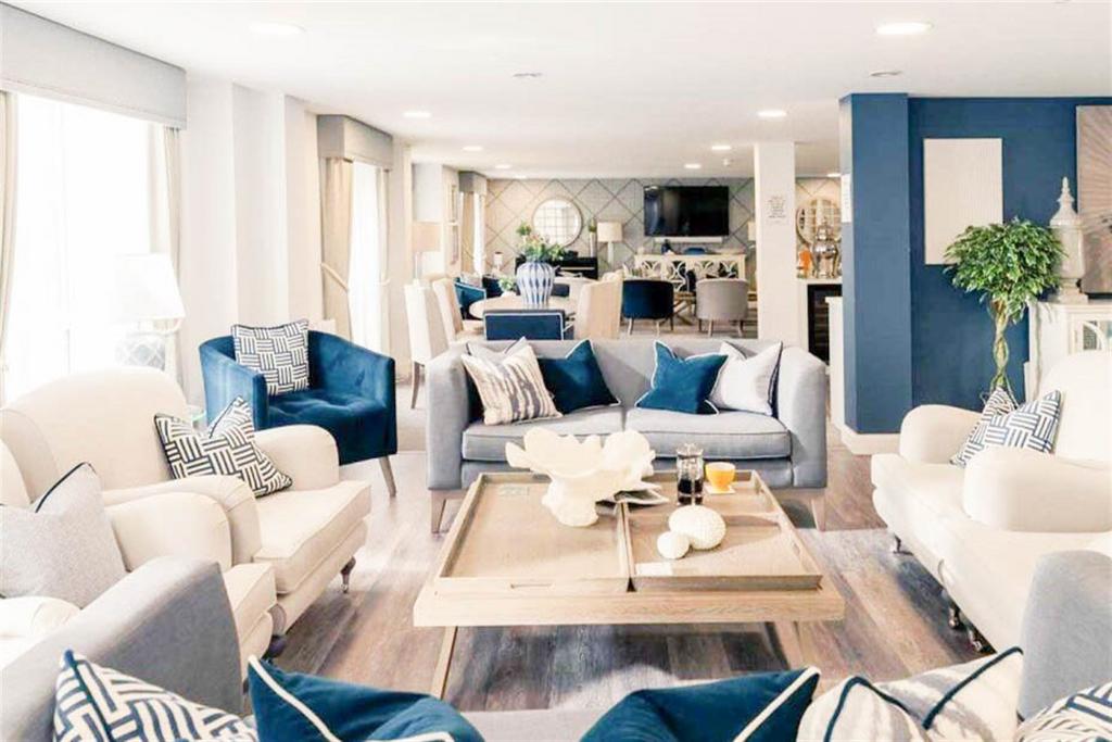 Communal Lounge / Ki