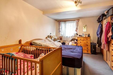 2 bedroom apartment to rent, Prince Of Wales Close, London