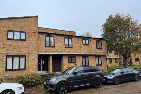 2 bedroom apartment to rent, Woodburn Close, London