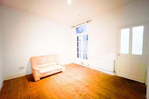 4 bedroom terraced house to rent, Sunnyside Road, London, E10