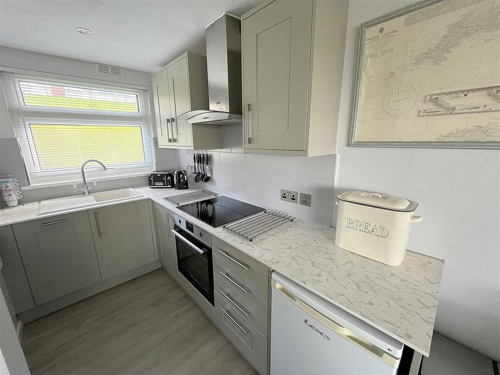 Kitchen 2.jpg