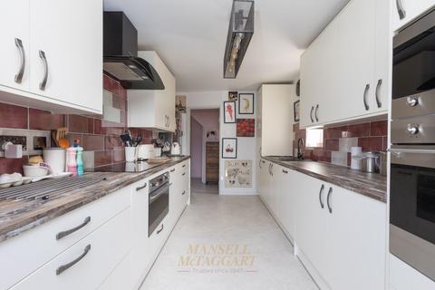 7 Barn Close, Pease Pottage, Crawley, RH11 9AN