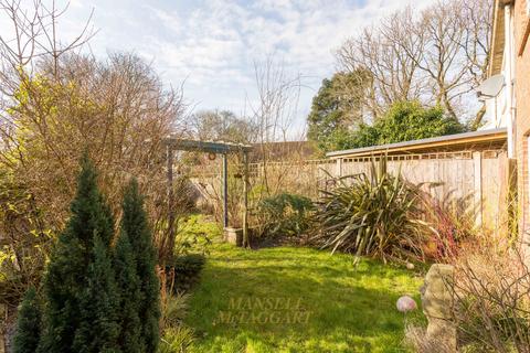7 Barn Close, Pease Pottage, Crawley, RH11 9AN