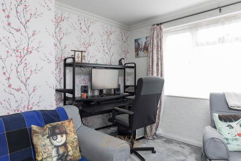 7 Barn Close, Pease Pottage, Crawley, RH11 9AN