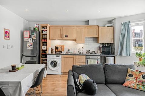 2 bedroom apartment for sale, Kelly Avenue, London