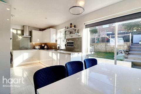 25 Timbertop Road, Biggin Hill, Westerham, TN16 3QR