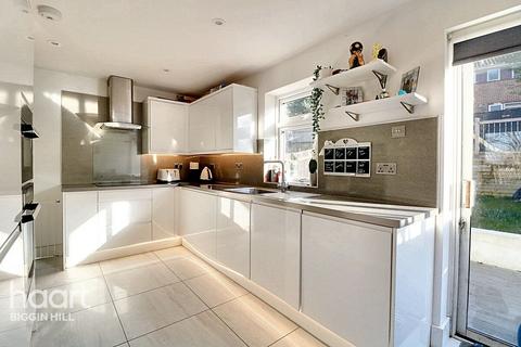 25 Timbertop Road, Biggin Hill, Westerham, TN16 3QR