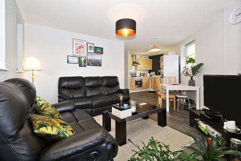 2 bedroom flat for sale, Southmere Drive, London SE2