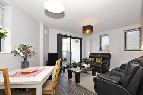 2 bedroom flat for sale, Southmere Drive, London SE2