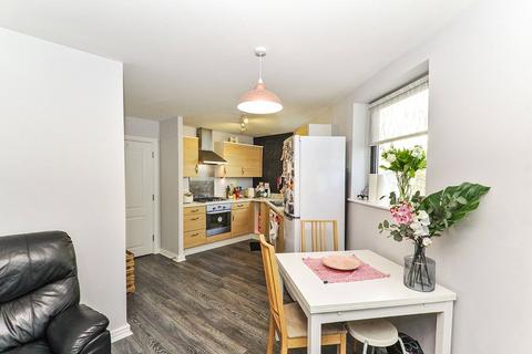 2 bedroom flat for sale, Southmere Drive, London SE2