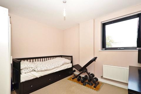 3, Dutton House Southmere Drive, London, SE2 9AE